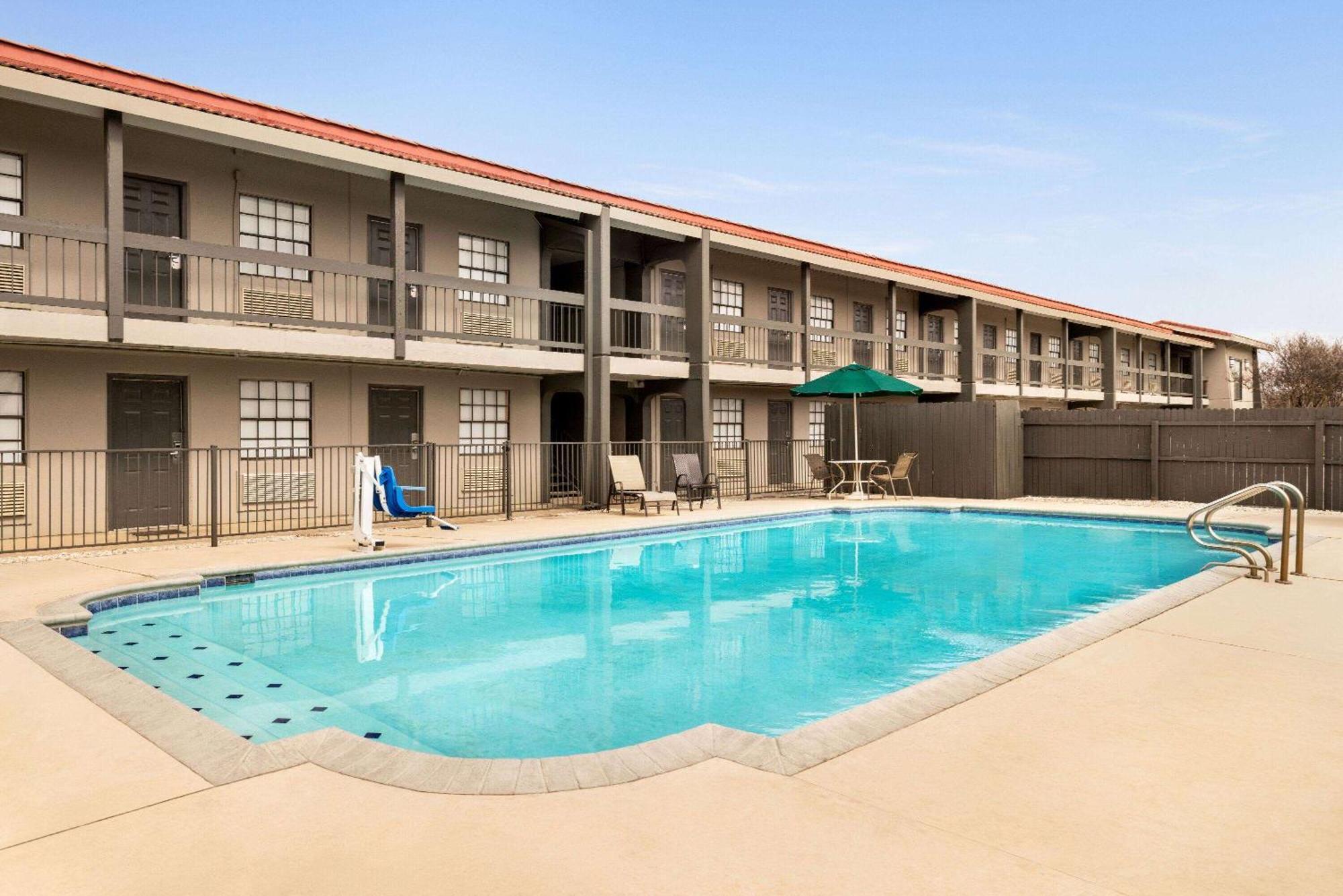 La Quinta Inn By Wyndham San Antonio Lackland Exterior foto